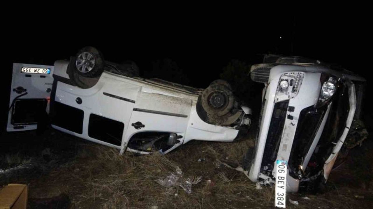İki hafif ticari aracın çarpıştığı kazada 8 kişi yaralandı