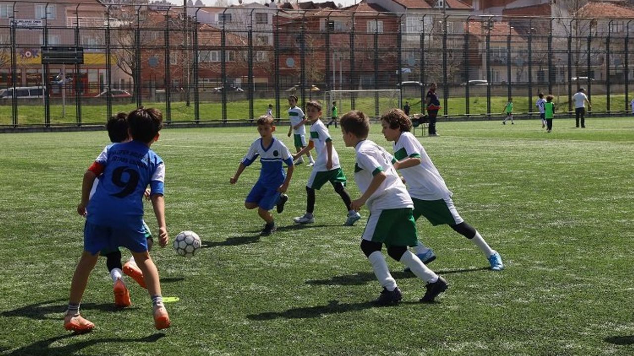 Bursa'daki İlkokul Futbol Şenliği’nde kupalar sahiplerini buldu