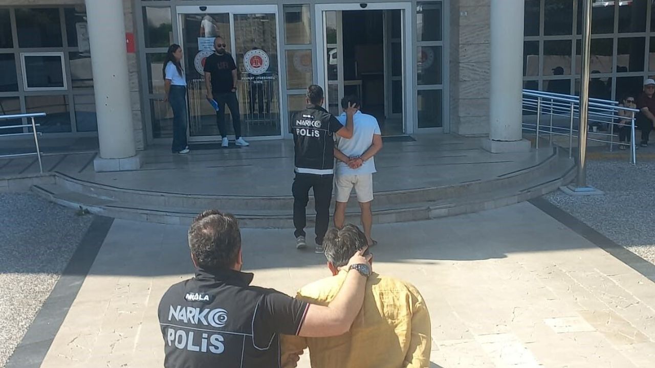 Polisten kaçarken yakalandı, 1 kilo 953 gram esrar ele geçirildi