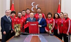 MHP Genel Başkanı Devlet Bahçeli, Avrupa şampiyonu milli sporcuları kabul etti