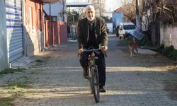 Aydınlı Mehmet Amca 57 yıldır aynı bisikleti kullanıyor
