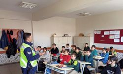 Aydın'da jandarma ekipleri öğrencileri bilgilendirdi