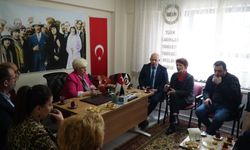 Hasan Dinçer, Türk Kadınlar Konseyi Efeler Şubesini Ziyaret Etti