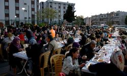 Kuşadası Belediyesi’nden Ramazan ayı boyunca 15 bin kişilik iftar yemeği