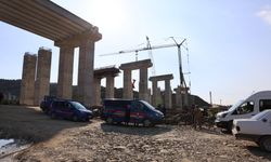 Aydın-Denizli Otoyol inşaatında vinç devrildi, bir işçi hayatını kaybetti