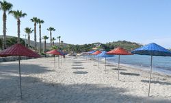 Halkçı Başkan Ömer Günel’den devrim gibi karar: Kuşadası’nın halk plajlarında şemsiye ve şezlonglar artık ücretsiz