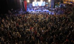 Kuşadası Sokak Festivali'nin ilk gününde Necati ve Saykolar rüzgarı esti