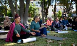 Güzelçamlı’nın muhteşem havasında yoga yaptılar