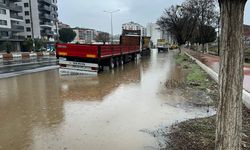 Aydın’da uyarıları umursayan olmadı, yollar yine göle döndü