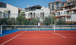 Kuşadası'nın ilk tenis kulübü kapılarını açtı