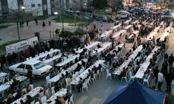 Kuşadası Belediyesi ilk iftar sofrasını Hacıfeyzullah Mahallesi’nde kurdu