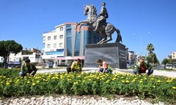 Büyükşehir kentin dört bir yanında çalışmalarını sürdürüyor