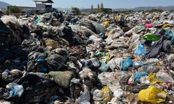 İzmir'de çöpten sıradağları