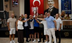 Kuşadası Belediye Meclisi Türkiye Şampiyonu olan takımı ağırladı