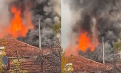 Anne ve oğlunun yaşadığı ev kül oldu