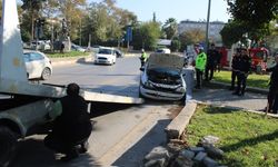 Aydın’da ehliyetsiz sürücü refüje çıktı