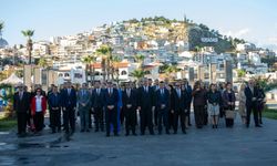 Kuşadası’nda 24 Kasım Öğretmenler Günü kutlandı