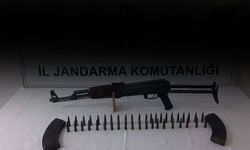 Durdurulan otomobilde Kalaşnikov ele geçirildi