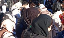 Kiralık evin içinden tam 82 kişi çıktı