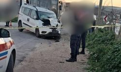 Otobüs ile ticari araç çarpıştı, 1 ölü, 2 yaralı