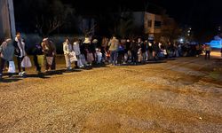 Sabah namazının ardından çocuklar sevindiriliyor