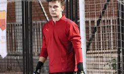 Takım bulamadı, halı sahaya kiralık kaleci oldu