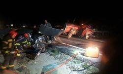 Traktör ile otomobil çarpıştı