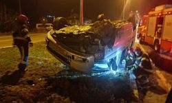 Yoldan çıkan otomobil ters döndü