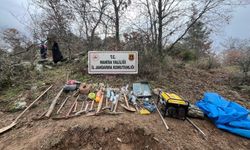 5 kişi boş arazide basıldı