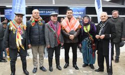 AK Partili Çerçioğlu binadan çıkarttı, CHP’li Ömer Günel çadır kurup hizmete devam etti