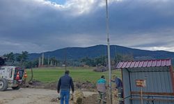 Bayrak direğinin ipini çaldılar