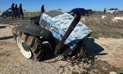 Feci kazada traktör ikiye bölündü