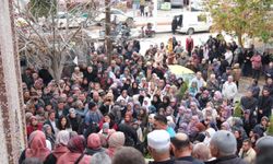 Gözyaşlarıyla umreye uğurlandılar