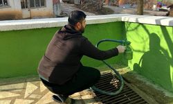 İmam kendi imkanlarıyla duvarları boyadı