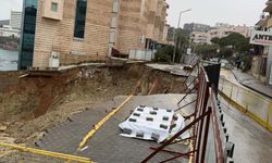 Kuşadası’nda Avcılar İnşaat faciası.. Kazı sonrası yol çöktü, bölge alarmda