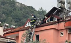Üç katlı evde yangın paniği