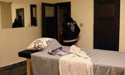 3 kadın 2 erkek masaj salonunda basıldı