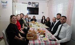 Başkan Çerçioğlu orucunu Özdemir ailesiyle birlikte açtı