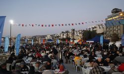 Kuşadası'nda Aydın Büyükşehir Belediyesi'nin İftar Programı’na vatandaşlardan yoğun ilgi