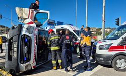 Ambulans devrildi, çok sayıda yaralı var