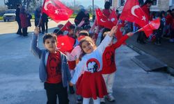 Aydın Karpuzlu'da miniklerden bayrağa saygı