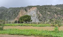 Aydın’da dağ patladı, karayolu göle döndü