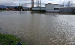 Bakırçay taştı, sokaklar sular altında kaldı