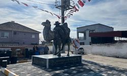 Germencik’te deve heykeli açıldı