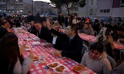 CHP’li başkanlar hemşehrileriyle Kuşadası Belediyesi’nin iftar sofrasında buluştu