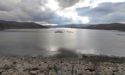 Kurumaya yüz tutan baraj dolmak üzere