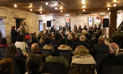 Kuşadası Sevgililer Günü’nü İbramaki Sanat Galerisi’nde müzikle karşıladı