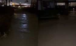 Kuşadası'nda dere taştı, alışveriş merkezi sular altında kaldı