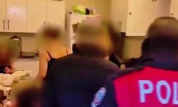 Salonda basıldılar