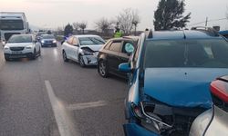 4 araç birbirine girdi, 7 yaralı var